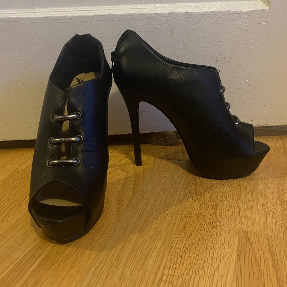 Cute heels, never worn